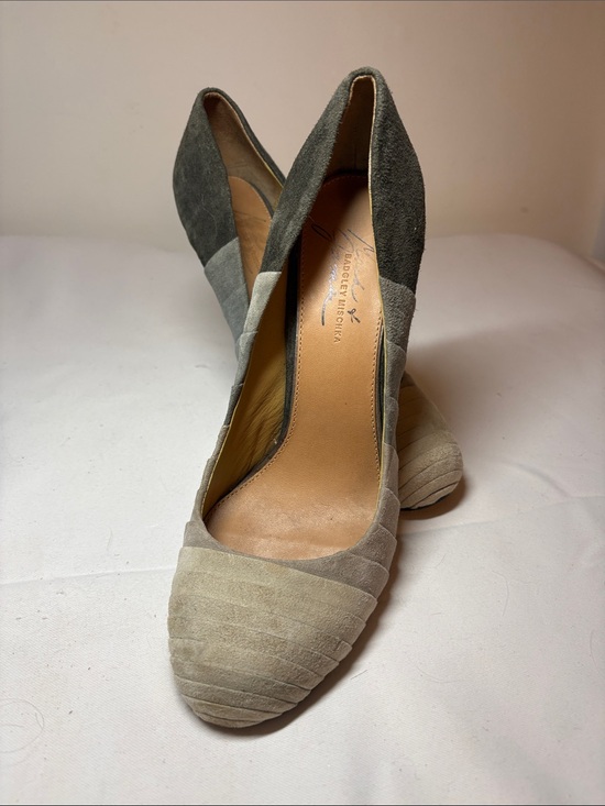 Badgley Mischka Shoes - Badgley Mischka Gray Gradation Suede Heeled Pumps Size 8
